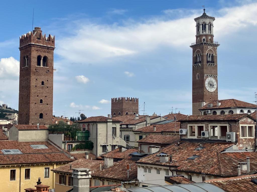 Locazione Via Fama 7 Apartment Verona Luaran gambar