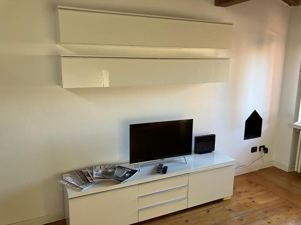 Locazione Via Fama 7 Apartment Verona Luaran gambar